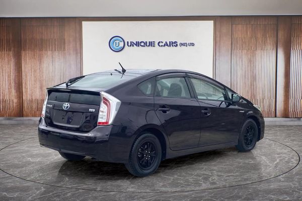 2014 Toyota Prius 1.8 Type S Facelift Carousel 17