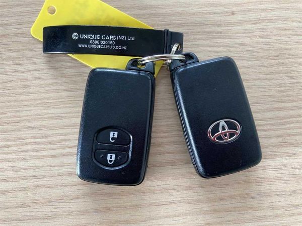 2011 Toyota Prius 1.8 Type S Facelift Carousel 8