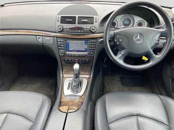 2006 Mercedes-Benz E350 Avantgarde Carousel 1