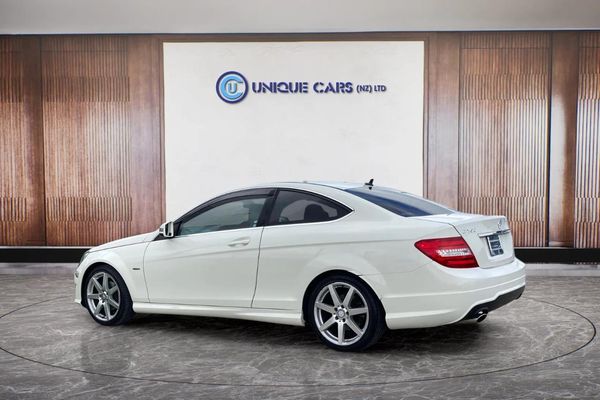 2012 Mercedes-Benz C250 Blue Efficiency Carousel 15