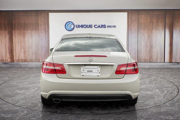 2010 Mercedes-Benz E250 CGI Blue Efficiency Carousel 16