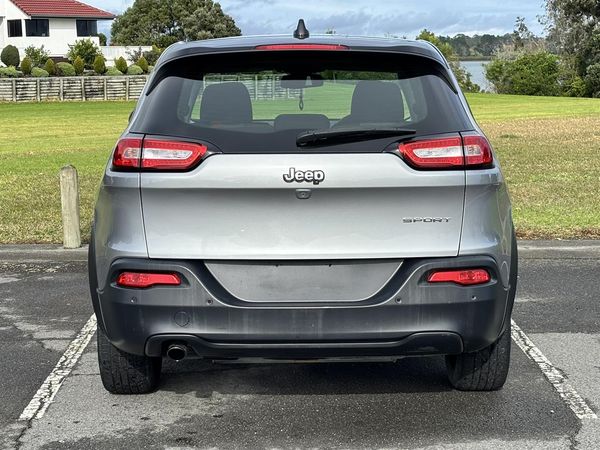 2016 Jeep Cherokee 2.4P Sport Carousel 16