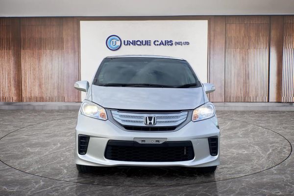 2012 Honda Freed 1.5 Hybrid 7 Seater Carousel 11