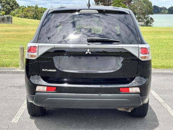 2014 Mitsubishi Outlander 2.4G 4WD 7 Seater Carousel 14