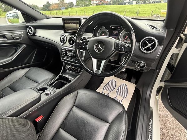 2013 Mercedes-Benz CLA180 Luxury edition Carousel 2