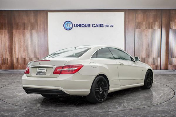 2010 Mercedes-Benz E250 CGI Blue Efficiency Carousel 17