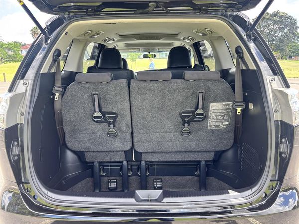 2015 Toyota Estima 2.4 Aeras Facelift Carousel 6