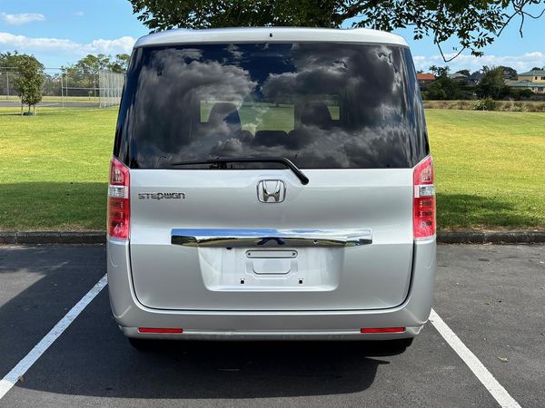 2014 Honda Stepwagon 2.0 G Comfort Selection Carousel 16
