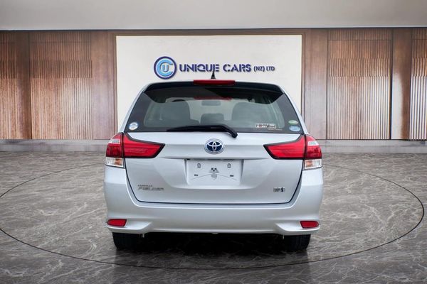 2017 Toyota Corolla Fielder 1.5G Hybrid Carousel 16