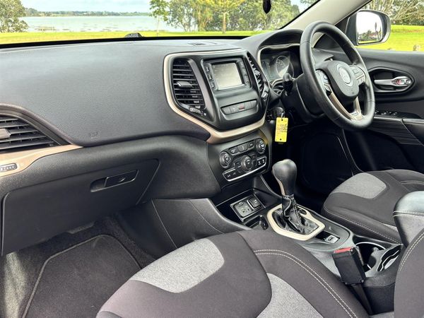 2016 Jeep Cherokee 2.4P Sport Carousel 4