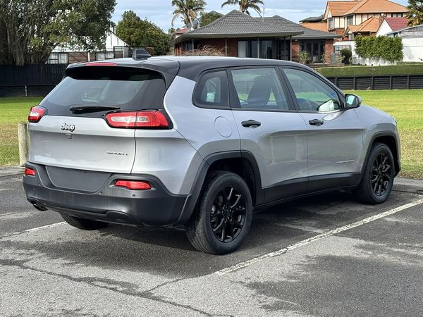 2016 Jeep Cherokee 2.4P Sport Carousel 1