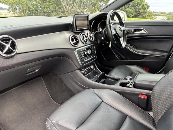 2013 Mercedes-Benz CLA180 Luxury edition Carousel 3