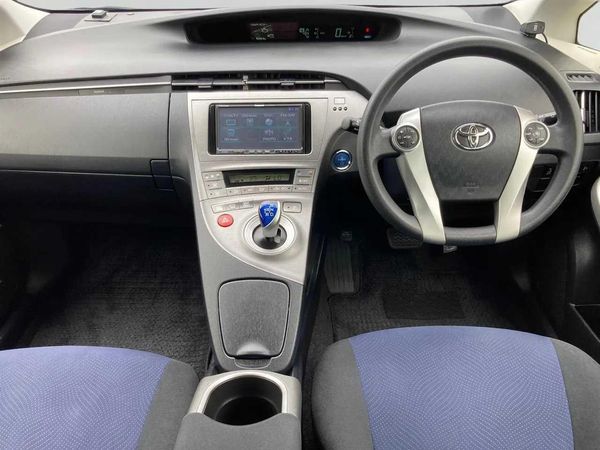 2014 Toyota Prius 1.8 Type S Facelift Carousel 1