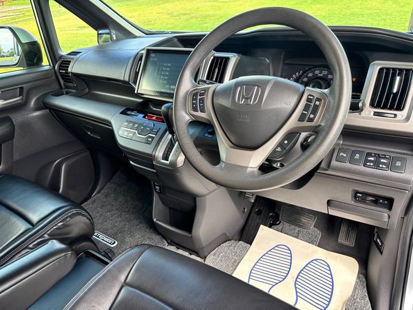 2014 Honda Stepwagon 2.0 G Comfort Selection Carousel 2
