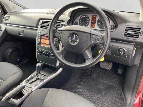 2011 Mercedes-Benz B180 Low Kilometers. Carousel 2