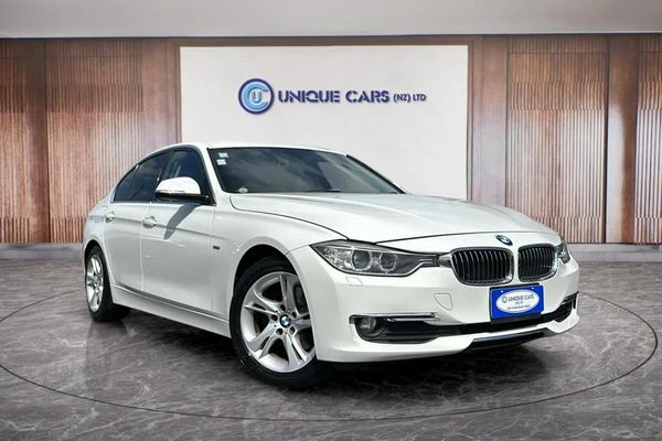 2013 BMW 320D Luxury Package Carousel 10