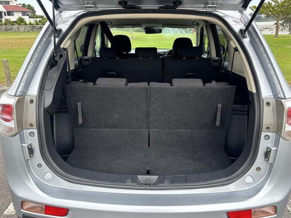2013 Mitsubishi Outlander 2.4G 4WD 7 Seater Carousel 6
