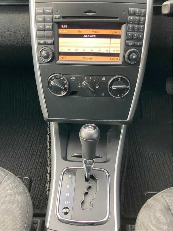 2011 Mercedes-Benz B180 Low Kilometers. Carousel 8
