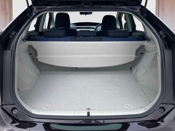 2014 Toyota Prius 1.8 Type S Facelift Carousel 7