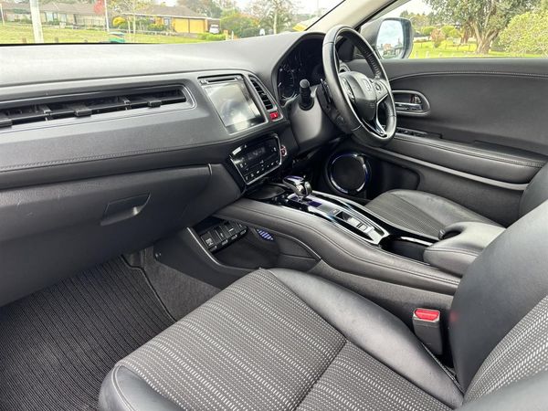 2014 Honda Vezel 1.5X AWD Hybrid Carousel 3