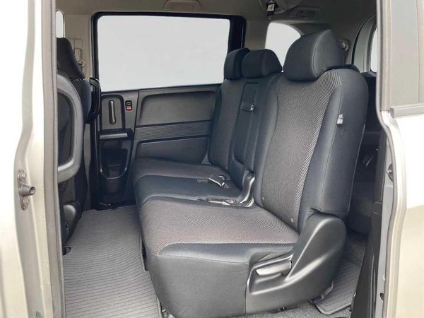 2012 Honda Freed 1.5 Hybrid 7 Seater Carousel 4