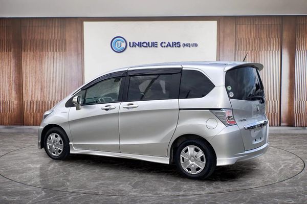 2012 Honda Freed 1.5 Hybrid 7 Seater Carousel 14
