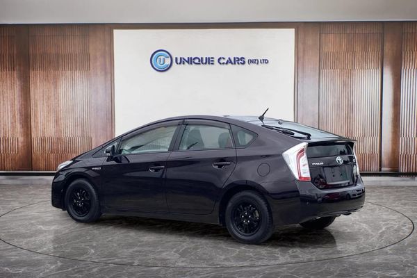 2014 Toyota Prius 1.8 Type S Facelift Carousel 15