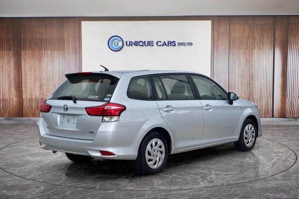 2017 Toyota Corolla Fielder 1.5G Hybrid Carousel 17