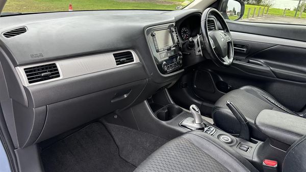 2013 Mitsubishi Outlander 2.0G 4WD PHEV Carousel 3