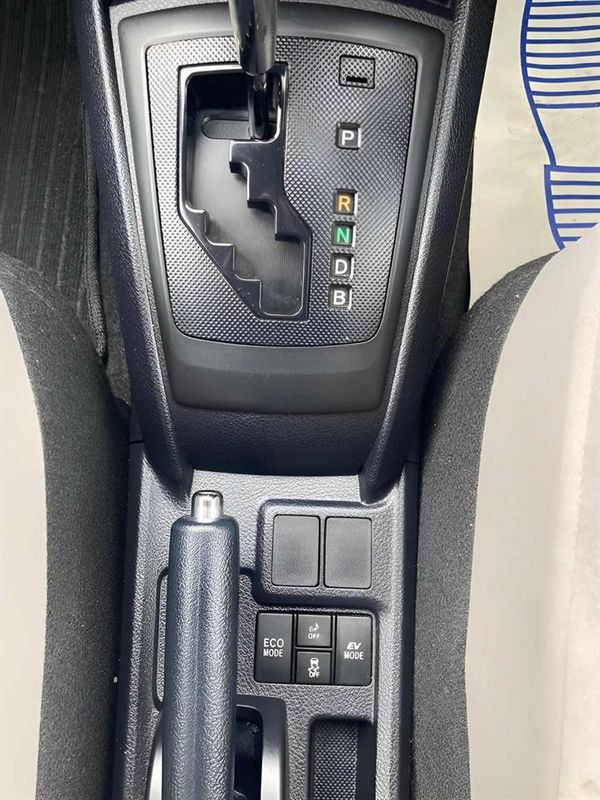 2017 Toyota Corolla Axio 1.5X Facelift Carousel 8