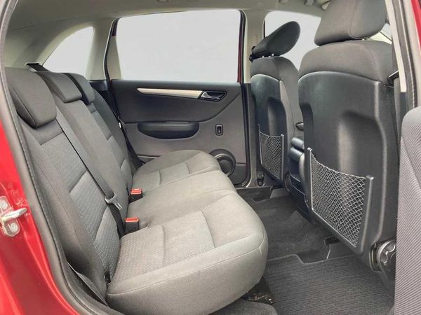 2011 Mercedes-Benz B180 Low Kilometers. Carousel 5