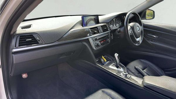 2013 BMW 320D Luxury Package Carousel 3