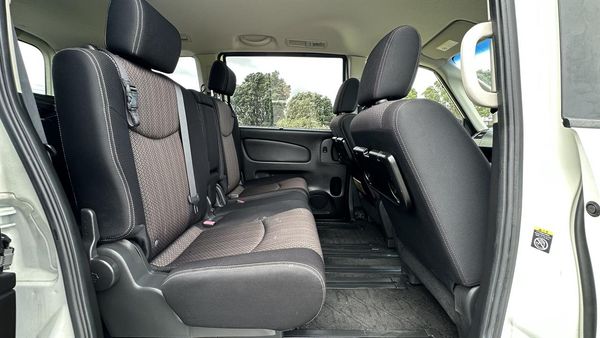 2015 Nissan Serena Highway Star Smart Hybrid Carousel 4