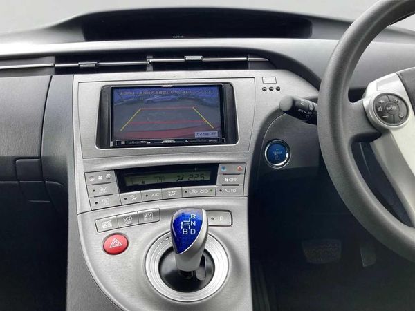 2014 Toyota Prius 1.8 Type S Facelift Carousel 8