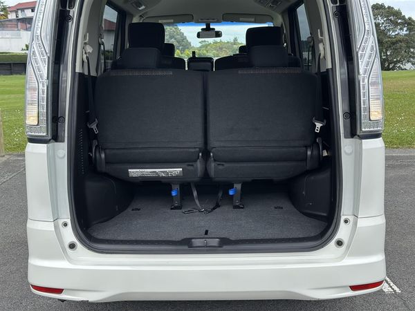 2015 Nissan Serena Highway Star Smart Hybrid Carousel 7