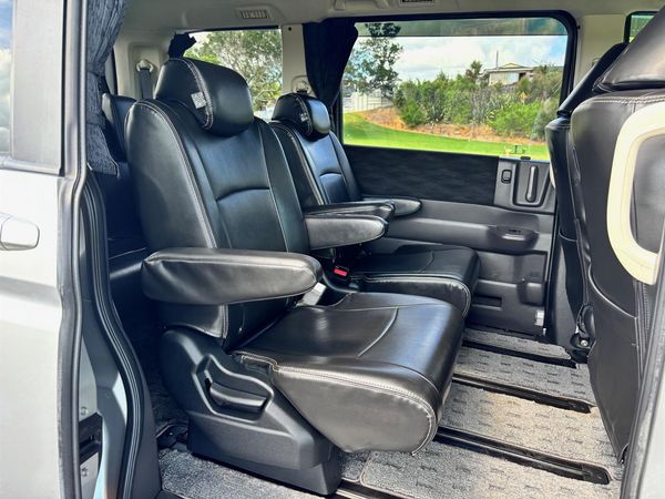 2014 Honda Stepwagon 2.0 G Comfort Selection Carousel 4