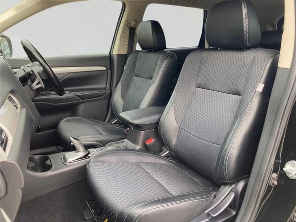 2013 Mitsubishi Outlander 2.0G 4WD PHEV Carousel 4