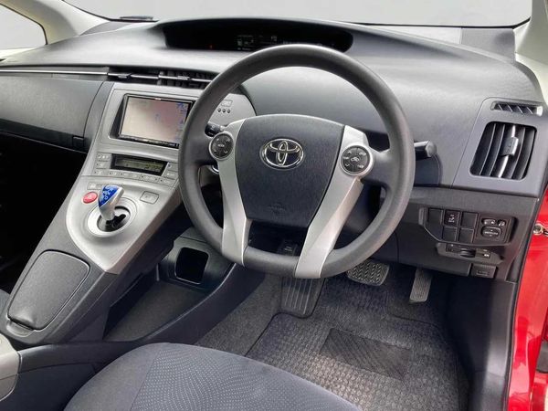 2014 Toyota Prius 1.8 Type S Facelift Carousel 2