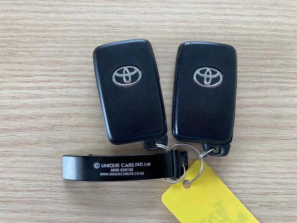 2014 Toyota Prius 1.8 Type S Facelift Carousel 9