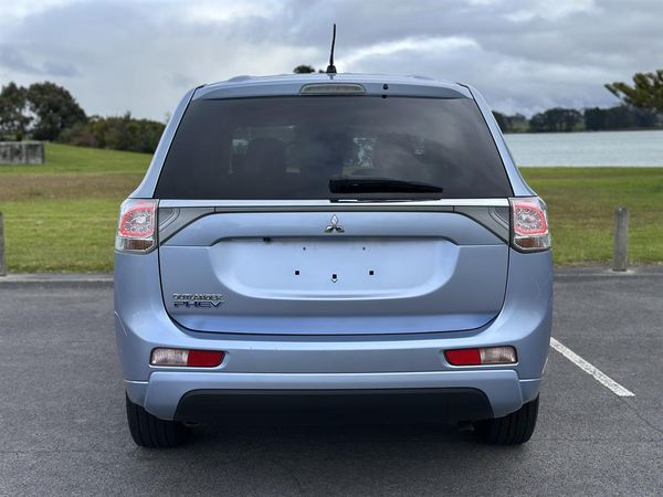 2013 Mitsubishi Outlander 2.0G 4WD PHEV Carousel 16