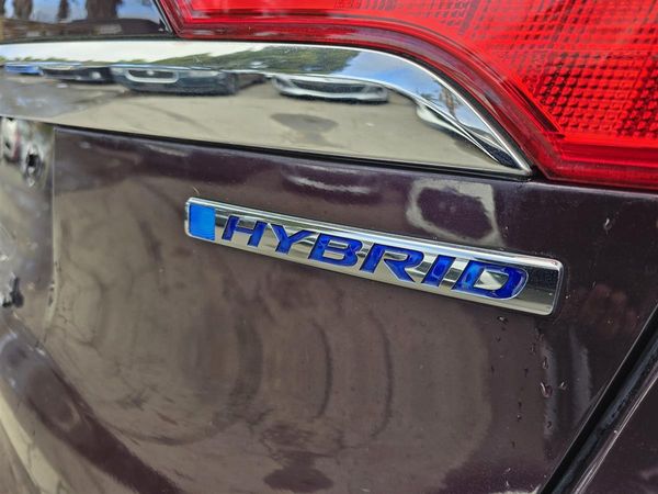 2015 Honda Shuttle **Z Sensing****Hybrid**Cruise Control**Heating & Half Leather Seats**Push Start**Factory Alloys**Reversing Camera** Carousel 13