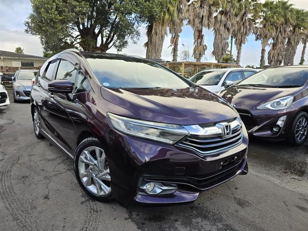 2015 Honda Shuttle **Z Sensing****Hybrid**Cruise Control**Heating & Half Leather Seats**Push Start**Factory Alloys**Reversing Camera** Carousel 3