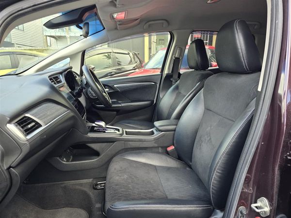 2015 Honda Shuttle **Z Sensing****Hybrid**Cruise Control**Heating & Half Leather Seats**Push Start**Factory Alloys**Reversing Camera** Carousel 7