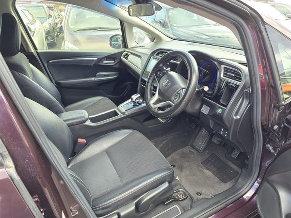 2015 Honda Shuttle **Z Sensing****Hybrid**Cruise Control**Heating & Half Leather Seats**Push Start**Factory Alloys**Reversing Camera** Carousel 14