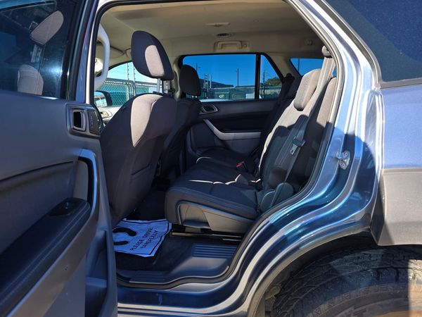 2016 Ford EVEREST Carousel 6