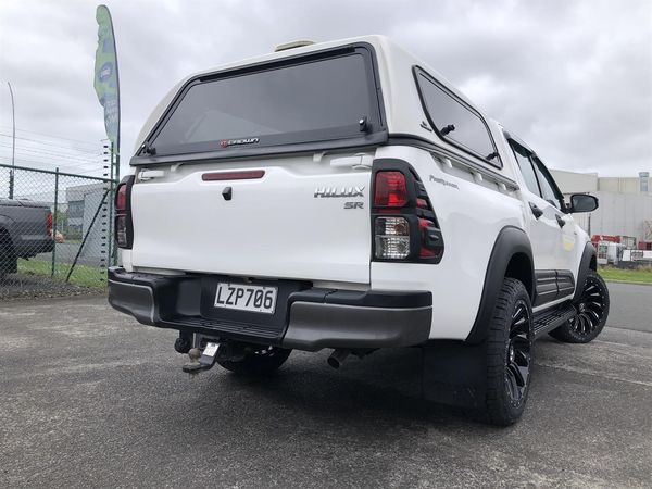 2019 Toyota Hilux SR TD DC 2.8D Carousel 3