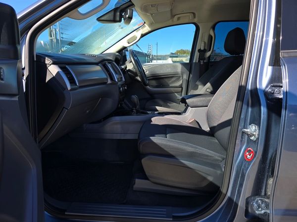 2016 Ford EVEREST Carousel 7