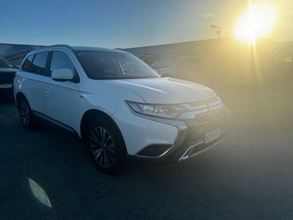 2020 Mitsubishi Outlander Carousel 5
