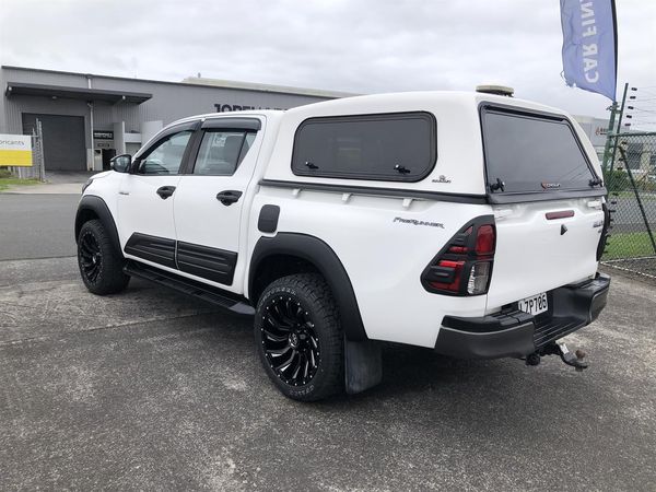 2019 Toyota Hilux SR TD DC 2.8D Carousel 5