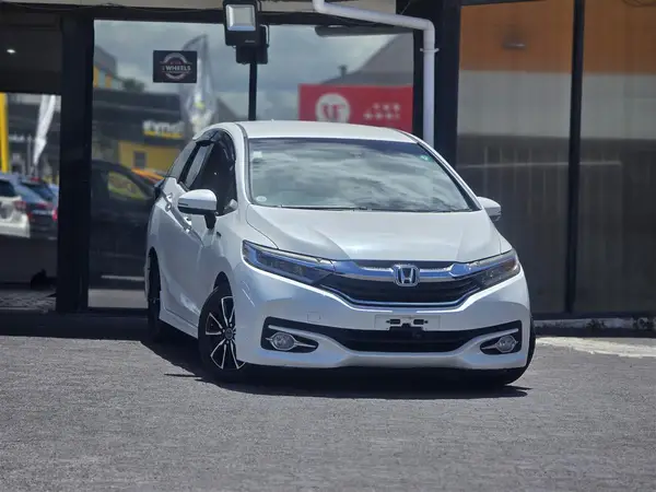 2017 Honda Shuttle Hybrid, Alloys, Cruise Control, Reverse Camera, Paddle Shift Station Wagon Automatic